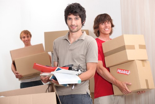Packing and transport for office furniture and equipment